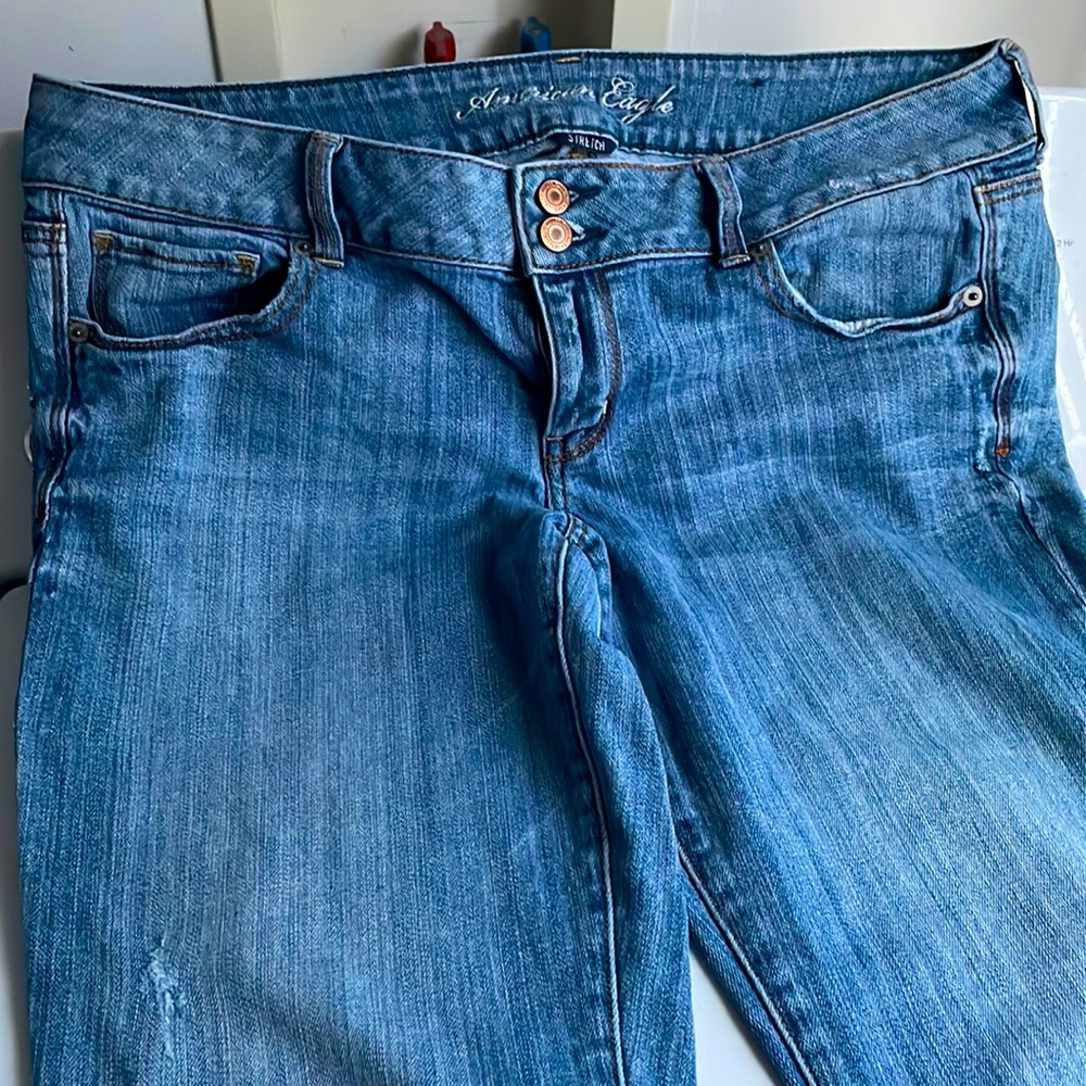Woman’s cropped American Eagle jeans size 16